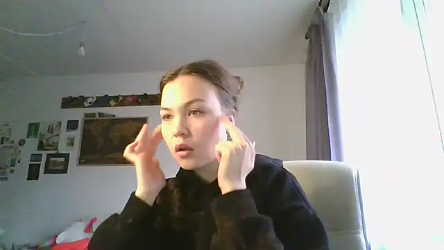 Snapshot of Glitter_Doll chatting on 5, 3, 2025 Glitter Doll online show from 5, 3, 2025