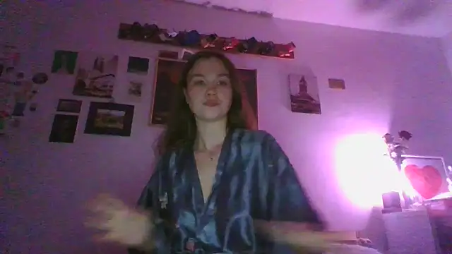 Snapshot of Glitter_Doll chatting on 5, 3, 2025 Glitter Doll online show from 5, 3, 2025