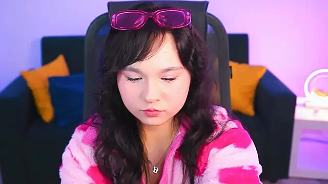 Snapshot of HanaWise chatting on 24, 2, 2025 HanaWise online show from 24, 2, 2025