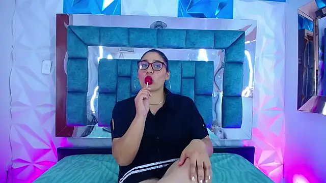 Catalina Bustos online show from 26, 2, 2025