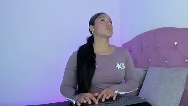 Catalina Bustos online show from 27, 9, 2025