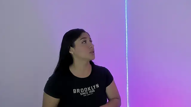Catalina Bustos online show from 4, 10, 2025