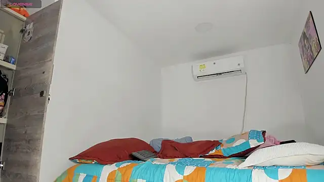 flor herrera01 online show from 26, 11, 2025