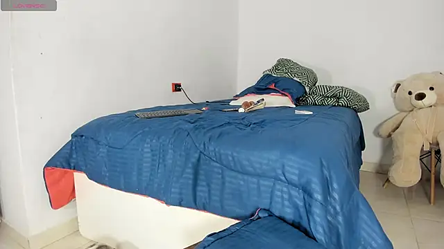 flor herrera01 online show from 3, 2, 2026