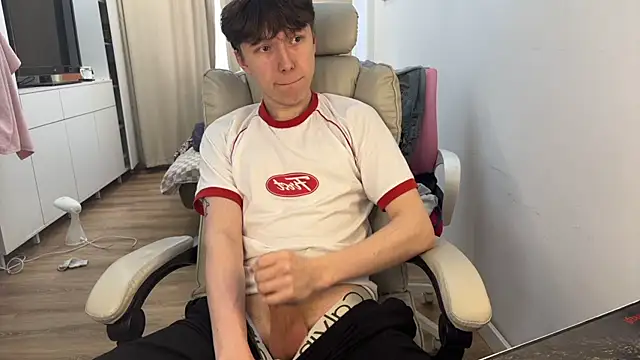 Snapshot of tommy_colson chatting on 29, 10, 2025 tommy colson online show from 29, 10, 2025