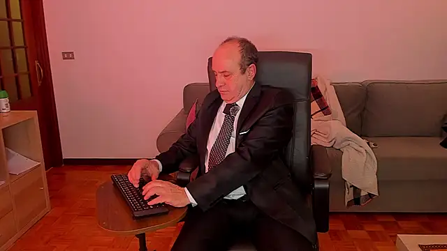 Snapshot of masterboy50 chatting on 23, 11, 2025 masterboy50 online show from 23, 11, 2025