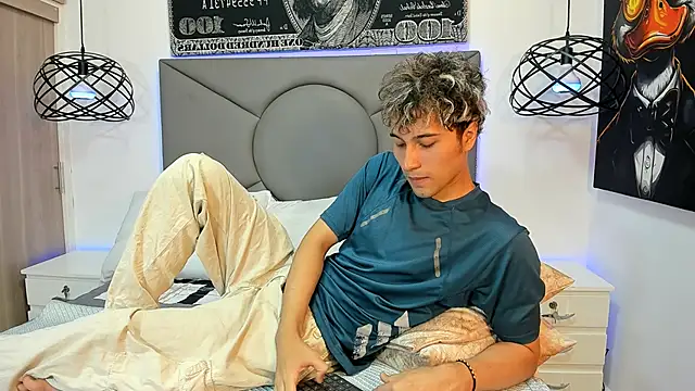 Snapshot of buddy_whitte chatting on 23, 10, 2025 buddy whitte online show from 23, 10, 2025