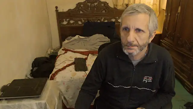 Snapshot of maxdaddy690 chatting on 22, 12, 2025 maxdaddy690 online show from 22, 12, 2025