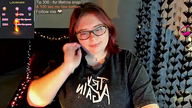 Snapshot of Lily_lu_one chatting on 11, 10, 2025 Lily lu one online show from 11, 10, 2025