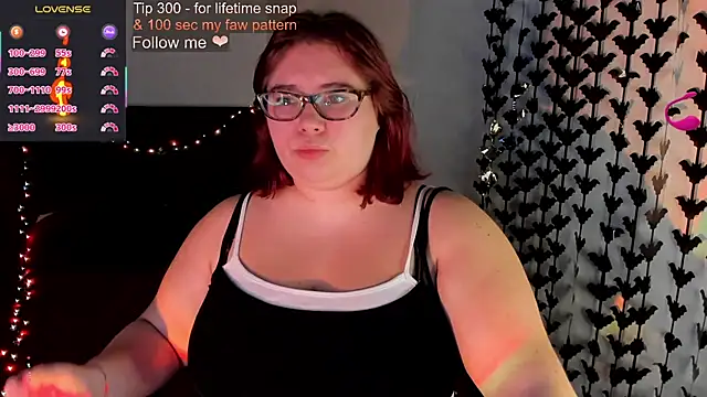 Snapshot of Lily_lu_one chatting on 12, 10, 2025 Lily lu one online show from 12, 10, 2025