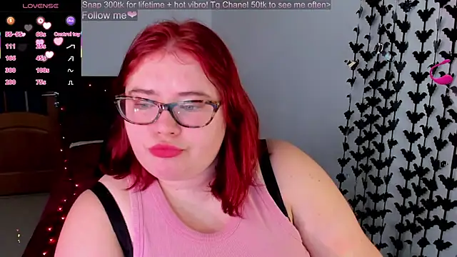 Snapshot of Lily_lu_one chatting on 23, 10, 2025 Lily lu one online show from 23, 10, 2025