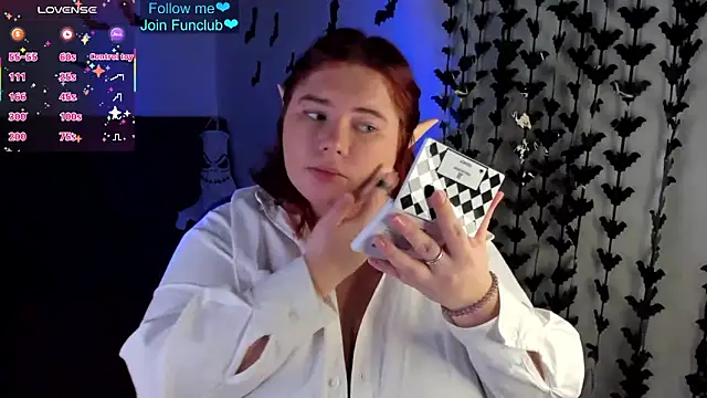 Snapshot of Lily_lu_one chatting on 28, 10, 2025 Lily lu one online show from 28, 10, 2025