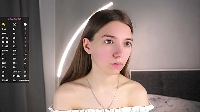LoraDunnuck online show from 18, 9, 2025