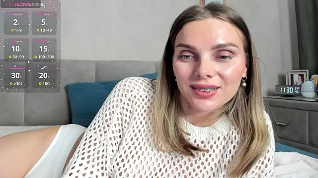 SunnyX GirlX online show from 5, 3, 2025