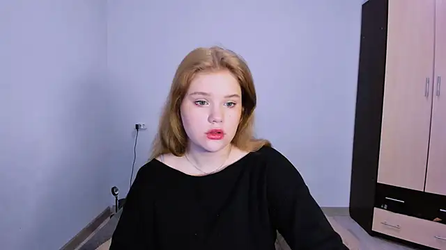 LaseyMoon online show from 24, 11, 2025