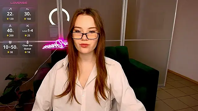 Snapshot of ElenaOconar chatting on 20, 10, 2025 ElenaOconar online show from 20, 10, 2025