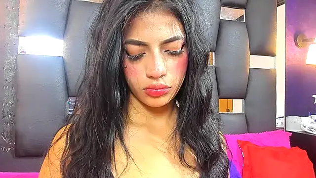 EMYCLARK01 online show from 23, 11, 2025