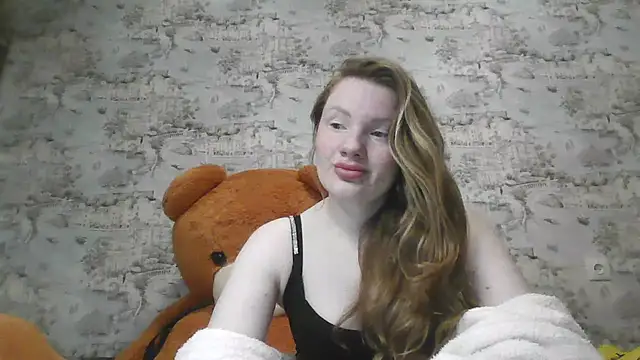 Eveline May online show from 5, 3, 2025