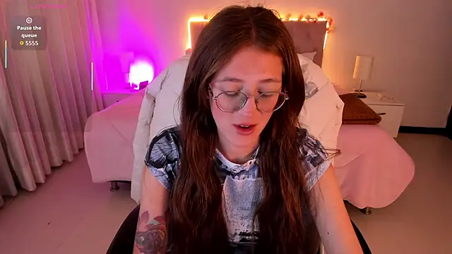 Emily Warren  online show from 11, 11, 2025