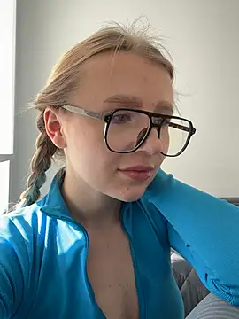 Snapshot of EvaBrooklyn chatting on 27, 2, 2025 EvaBrooklyn online show from 27, 2, 2025