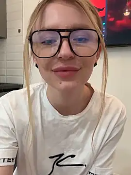 Snapshot of EvaBrooklyn chatting on 1, 3, 2025 EvaBrooklyn online show from 1, 3, 2025