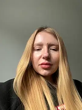 Snapshot of EvaBrooklyn chatting on 2, 3, 2025 EvaBrooklyn online show from 2, 3, 2025