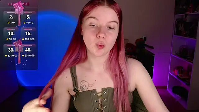 Snapshot of Strawberry_juli chatting on 9, 11, 2025 Strawberry juli online show from 9, 11, 2025