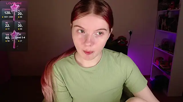 Strawberry juli online show from 21, 12, 2025