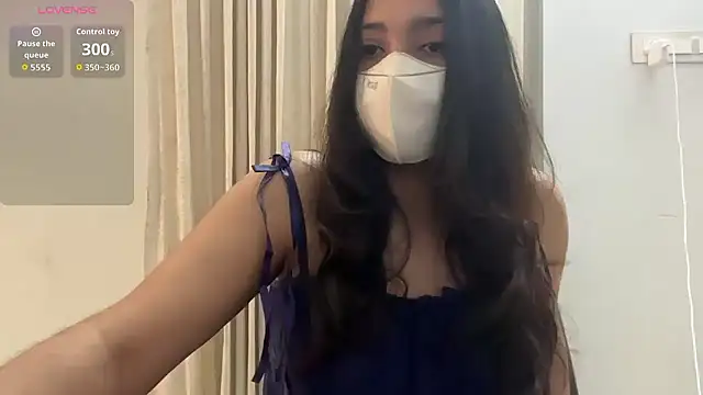 Snapshot of oviyakalra chatting on 29, 10, 2025 oviyakalra online show from 29, 10, 2025