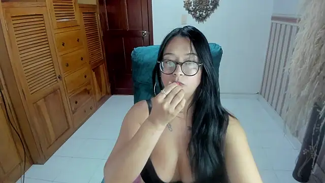 AnnaPerez  online show from 17, 1, 2026