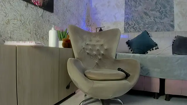 Snapshot of Liannaa_ chatting on 8, 10, 2025 Liannaa online show from 8, 10, 2025