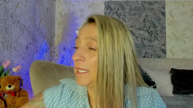 Snapshot of Liannaa_ chatting on 8, 10, 2025 Liannaa online show from 8, 10, 2025