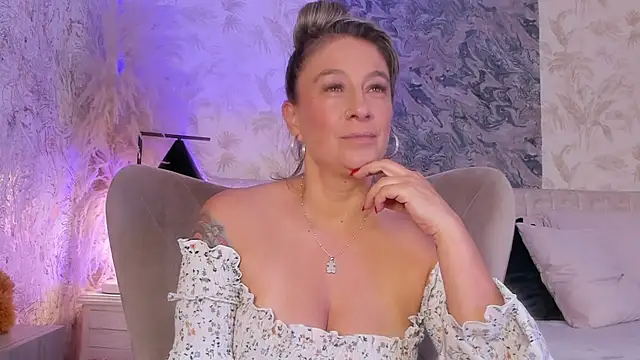 Snapshot of Liannaa_ chatting on 3, 11, 2025 Liannaa online show from 3, 11, 2025