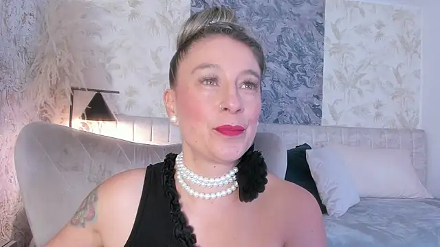 Snapshot of Liannaa_ chatting on 6, 11, 2025 Liannaa online show from 6, 11, 2025