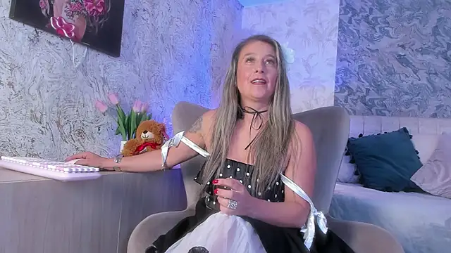 Snapshot of Liannaa_ chatting on 11, 11, 2025 Liannaa online show from 11, 11, 2025