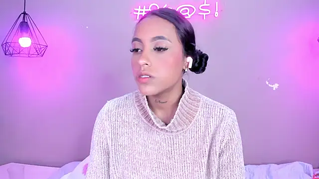 Snapshot of alahia_betancurx chatting on 7, 3, 2025 alahia betancurx online show from 7, 3, 2025