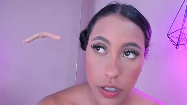 Snapshot of alahia_betancurx chatting on 7, 3, 2025 alahia betancurx online show from 7, 3, 2025