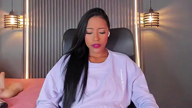 Snapshot of alahia_betancurx chatting on 8, 9, 2025 alahia betancurx online show from 8, 9, 2025