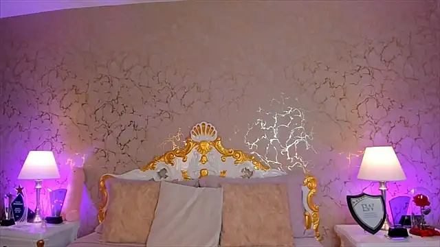 ScarlettWallace online show from 11, 10, 2025