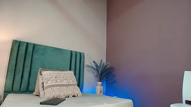 SeleneLujan online show from 22, 11, 2025