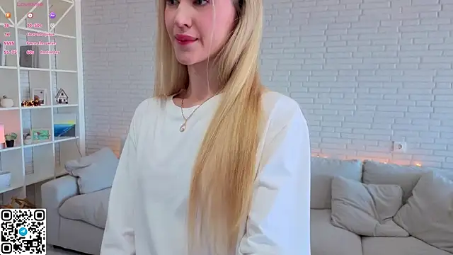 Snapshot of Tessalune_ chatting on 4, 10, 2025 Tessalune online show from 4, 10, 2025