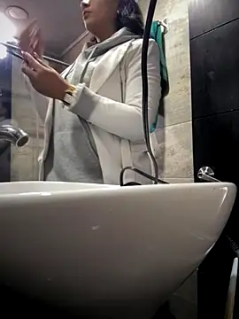 Snapshot of Mila_LS chatting on 10, 11, 2025 Mila LS online show from 10, 11, 2025