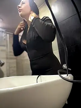 Snapshot of Mila_LS chatting on 23, 11, 2025 Mila LS online show from 23, 11, 2025