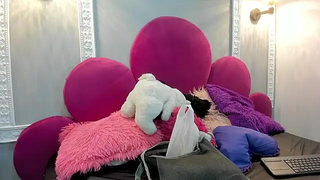 Bonniie 22 online show from 25, 2, 2026