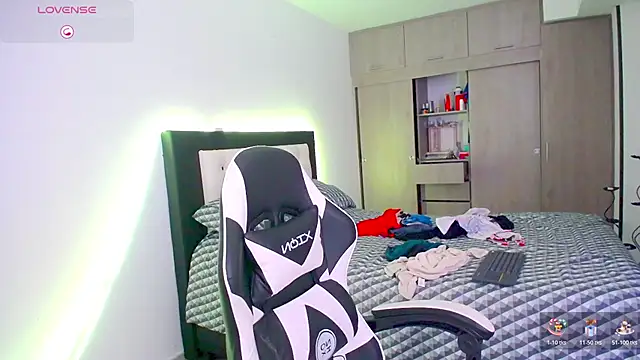 CarolinneFiotti online show from 25, 11, 2025