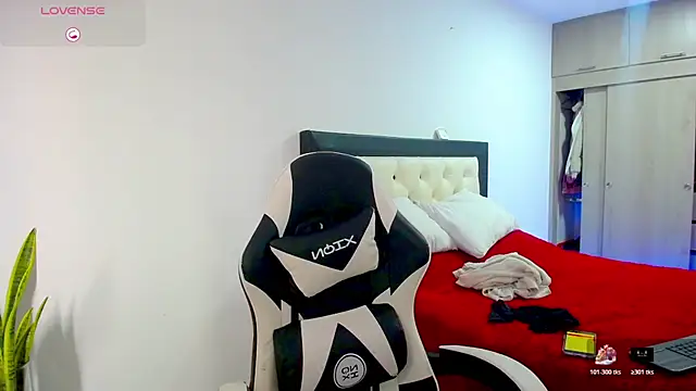 CarolinneFiotti online show from 3, 12, 2025