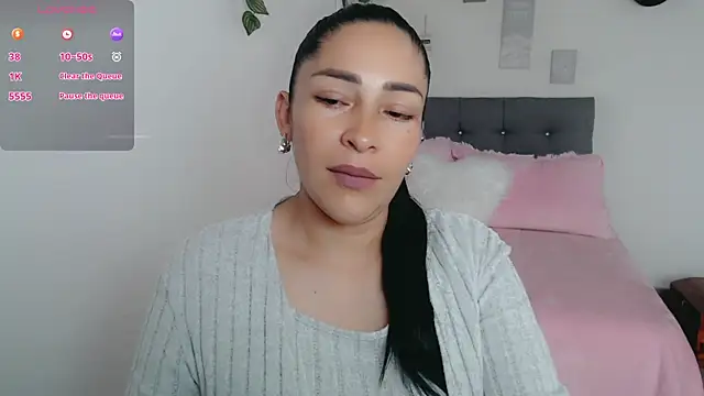 luna lgomez  online show from 5, 3, 2026