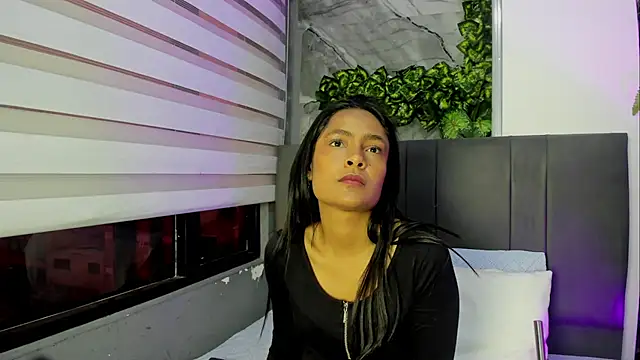 Fernanda liie  online show from 8, 10, 2025