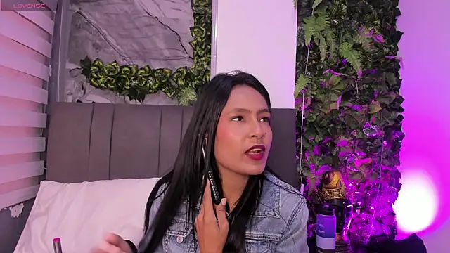 Fernanda liie  online show from 14, 11, 2025