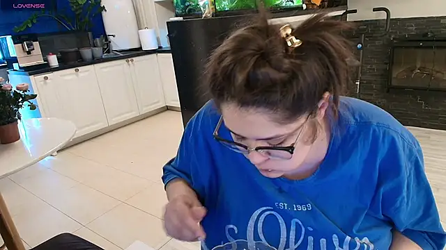 Layla- online show from 2, 3, 2026